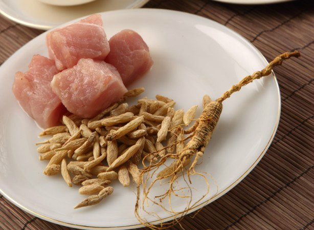 常用煲汤药材:水既是鲜香食品的溶剂,又是传热的介质.