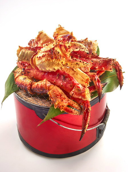 帝王蟹4人餐 大帝王蟹(7~8斤一只) 半只 大份水果沙拉 1份 刺身拼盘 1